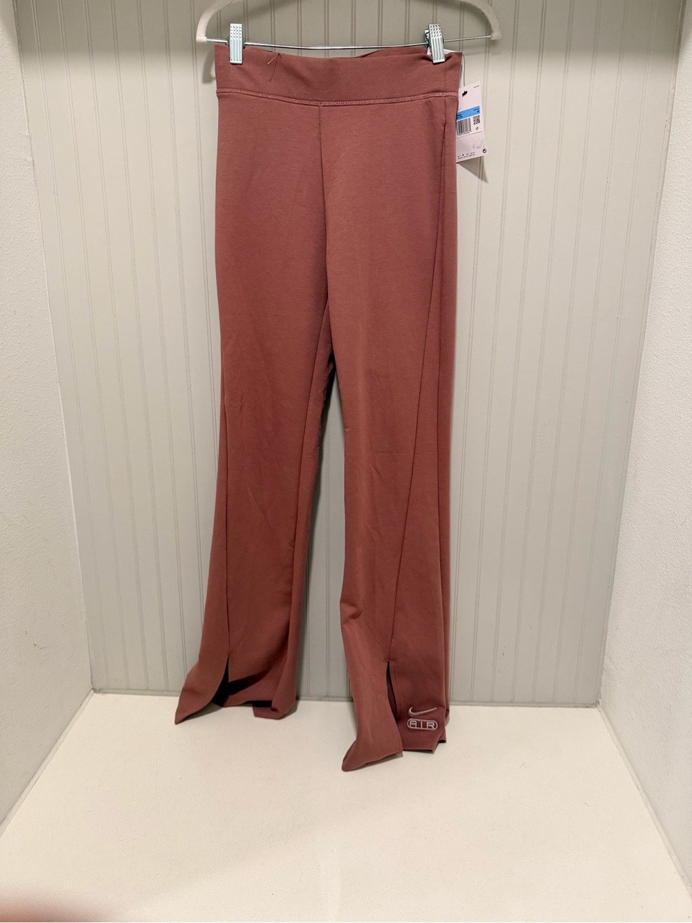 Nike Air high waisted flared leggings in smokey mauve - Picture 5 of 7